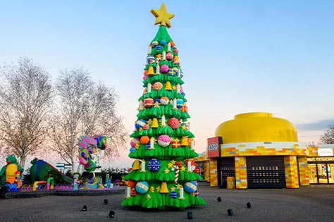 "The Wishmas Tree of Christmas: Sharing Festive Joy"