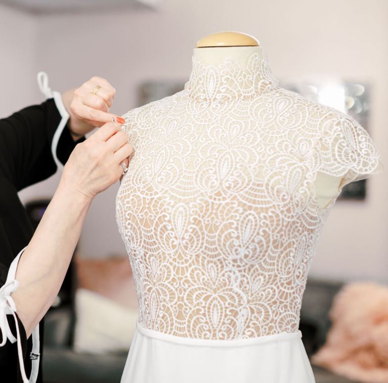 Investigating the Trend of Unified Wedding Apparel