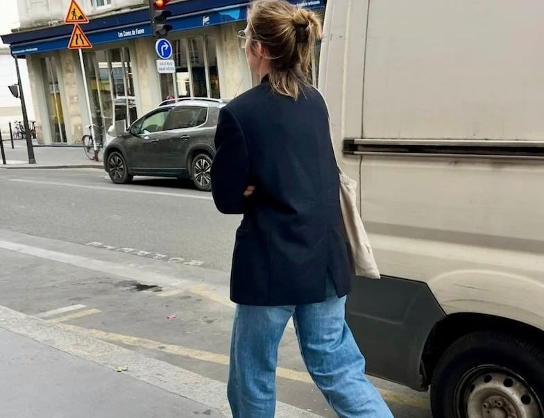 Helping a Reader Discover the Ideal Relaxed Blazer
